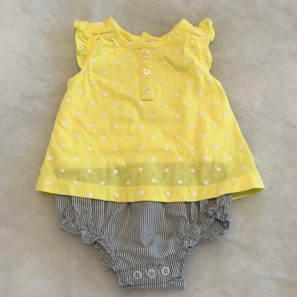 🎄 Carters Yellow and Blue Onesie Size 6M